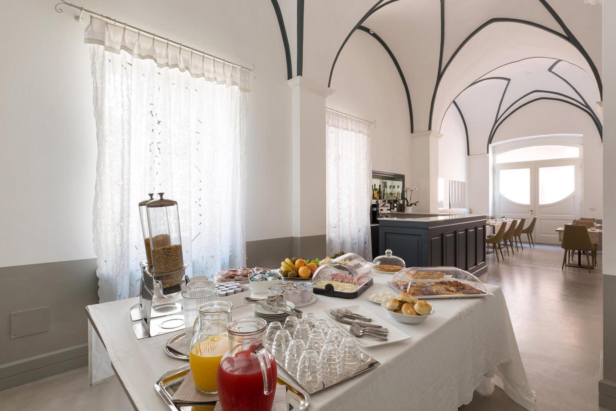 Palazzo Fasti Bed & Breakfast Казарано Екстериор снимка